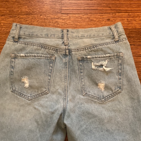 Forever 21 light washed blue ripped jeans - Picture 8 of 8